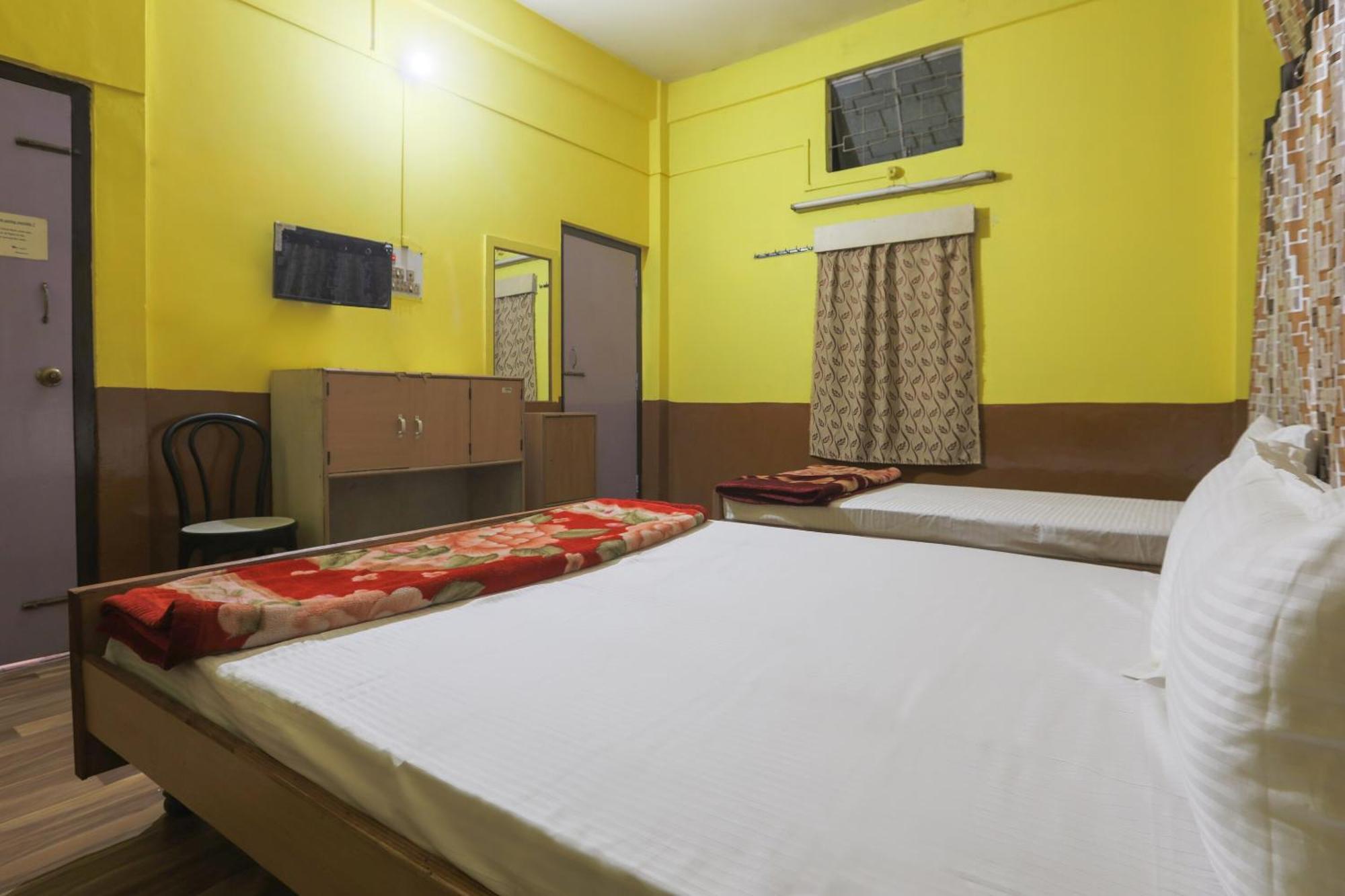 Oyo Hotel 43459 Oasis Lodge Jorhāt Buitenkant foto